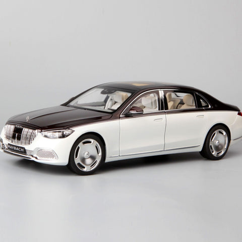 1:18 Scale Maybach Benz S680 Exquisite Die-Cast Model Car